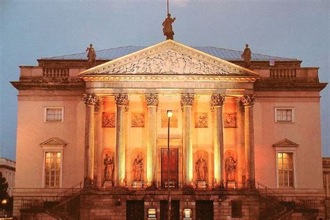 La Ópera Estatal de Berlín (Staatsoper Unter den Linden) vive hoy la jornada histórica de su ...