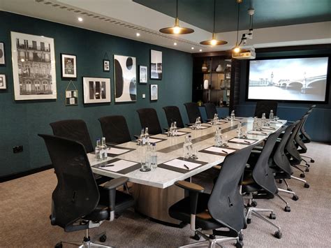 Rent DoubleTree by Hilton Kensington Executive Boardroom London | Spacebase