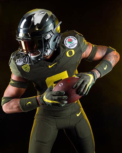 Oregon announces uniforms for Rose Bowl against Wisconsin