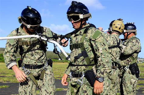 File:U.S. Navy divers with the U.S. Navy SEAL Delivery Vehicle Team 1, Naval Special Warfare ...