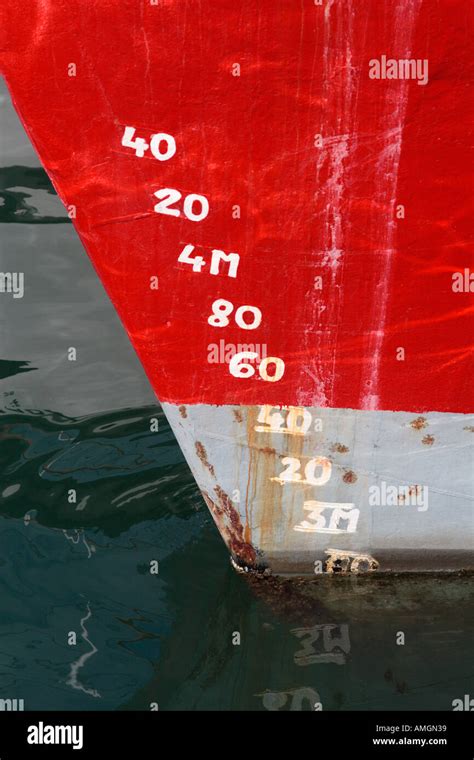 Close up of Plimsoll mark line of red ship at sea Stock Photo - Alamy