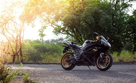 Yamaha R1 Wallpaper Black