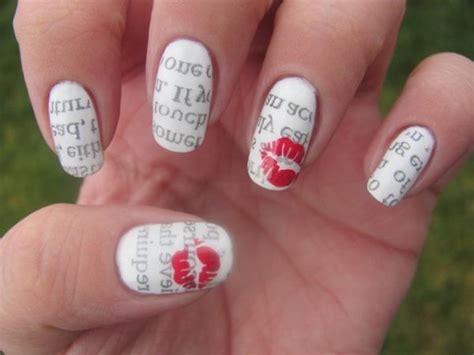 20 Cool Newspaper Nail Art Ideas - Hative