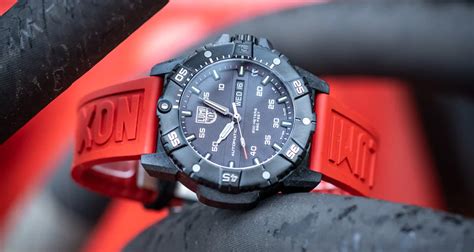 INTRODUCING: Luminox Master Carbon SEAL Automatic 3860 Series - Crown ...