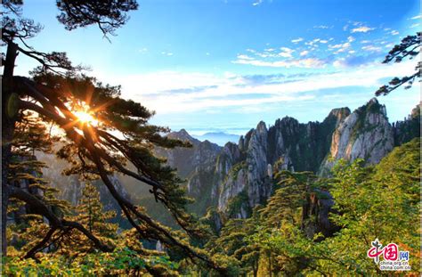 Impressive sunrise at Mount Huangshan - China.org.cn