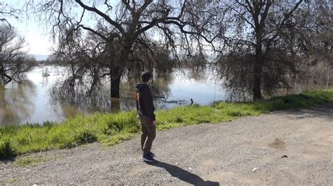 2017 San Joaquin River flooding - YouTube