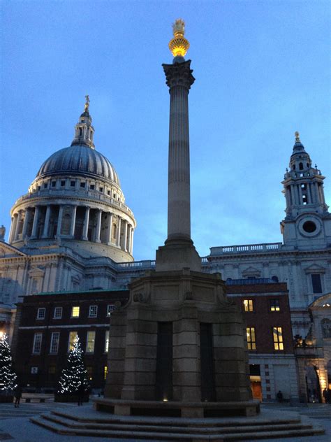 The Great Fire of London monument by Sir Christopher Wren. | St pauls ...