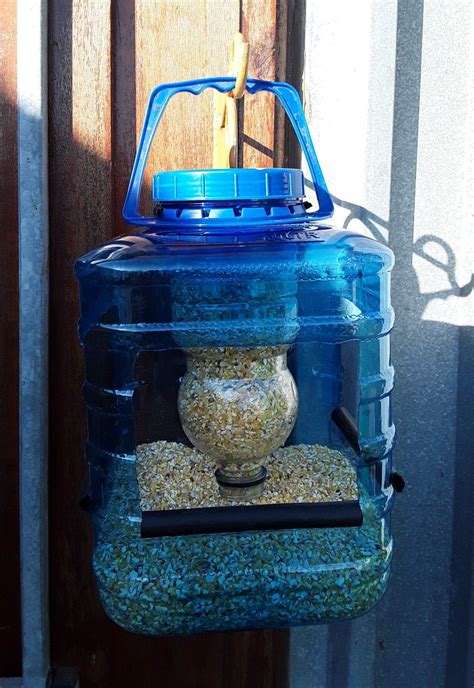 Build my own Bird Feeder with an old water bottle and a 2ltr soda ...