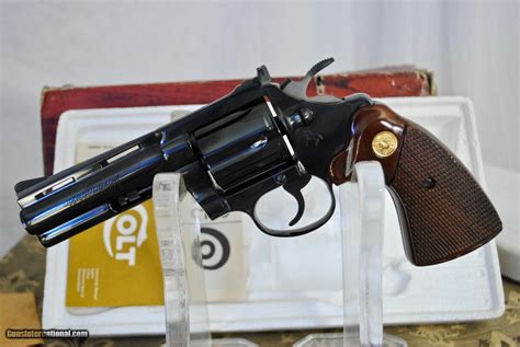 COLT DIAMONDBACK IN 38 SPECIAL - MINT CONDITION WITH ORIGINAL BOX