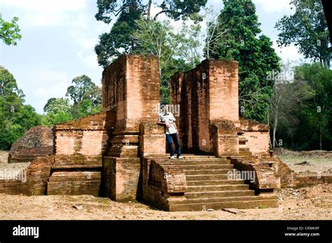 candi gedung, muara jambi, jambi sumatra indonesia Stock Photo - Alamy