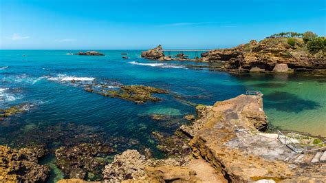 Coast of Plage du Port Vieux on a summer afternoon, Biarritz, France | Windows Spotlight Images