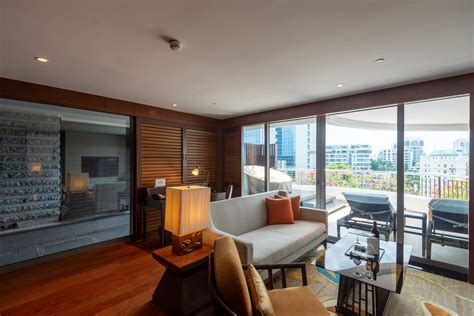 Hotel Review: Shangri-La Hotel, Singapore (Garden Wing One-Bedroom Suite) - Luxury Circle Rate ...