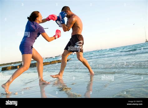 Couple boxing on the beach Stock Photo - Alamy