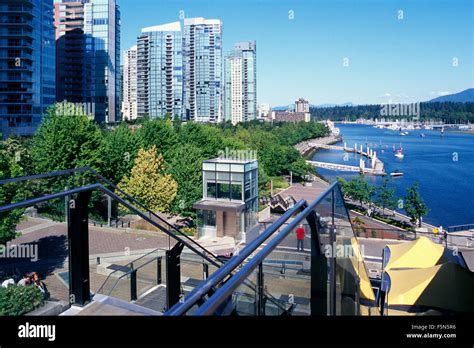 Coal harbour highrises hi-res stock photography and images - Alamy