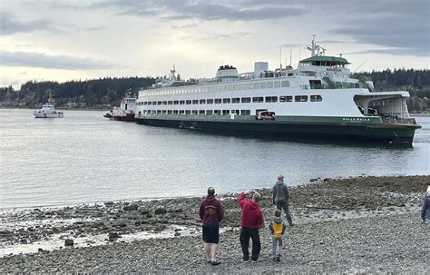 Ferry runs aground near Seattle; no injuries reported