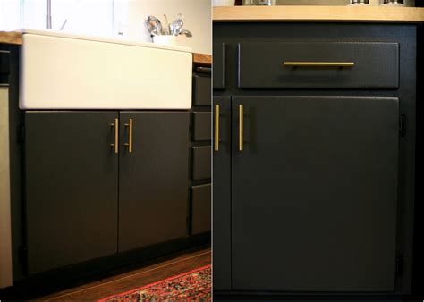 Kitchen makeover: Painting oak cabinets (step-by-step!) and new hardware / Create / Enjoy