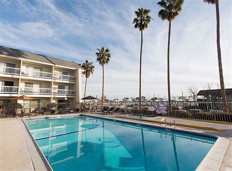 Pet-Friendly Rooms, Outdoor Pool & More | Dana Point Inn Amenities