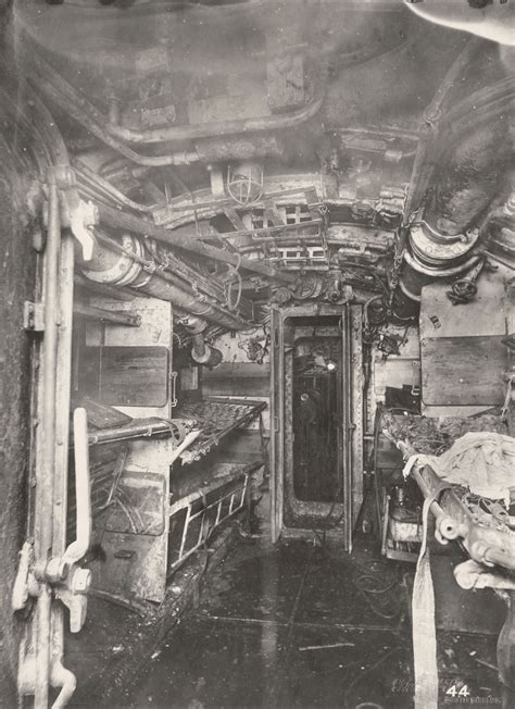 Extraordinary Photographs of a Captured WW1 U-Boat Submarine (1918 ...