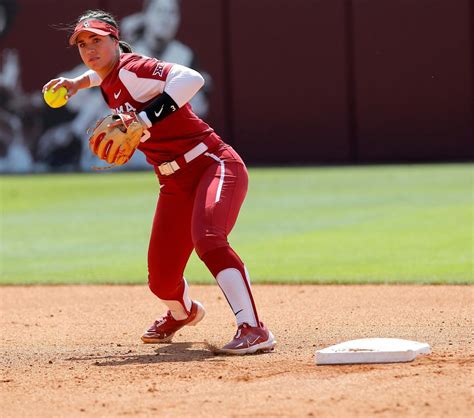 Grace Lyons wins Gold Glove Award and 5 Sooners named NFCA All-Americans - Yahoo Sports