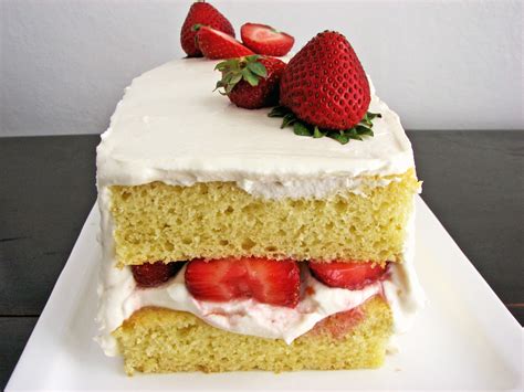 :pastry studio: Strawberry Summer Cake