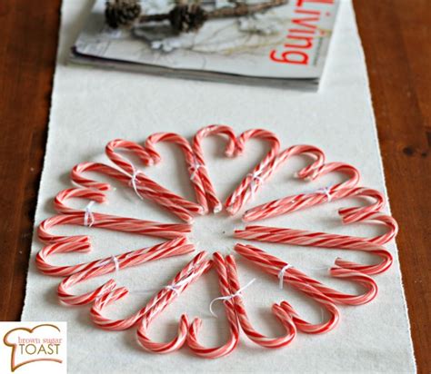 Candy Cane Wreath – Brown Sugar Toast