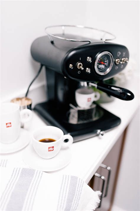 A Great Gift To Give This Holiday Season | The illy X1 Anniversary Machine - Lauren Nelson