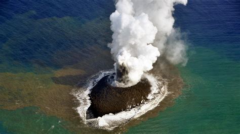 Nowa wyspa u wybrzeży Japonii - Crazy Nauka | Erupção vulcanica, Ilha ...