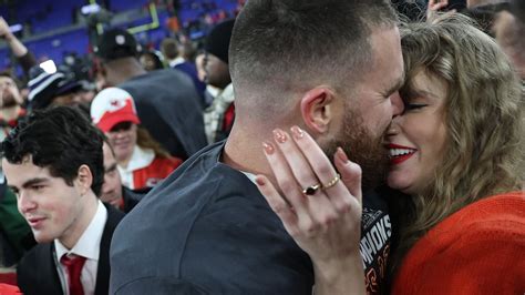 Travis Kelce's barber reveals Taylor Swift 'loves his haircut' and even ...