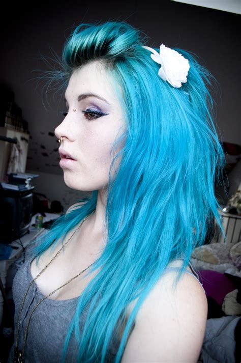 Win Your Hairs Adorning Stares By Coloring Them Blue – HairStyles for Women