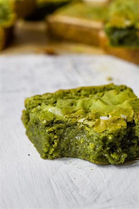 Fudgy Brown Butter Matcha Brownies - Cooking Therapy