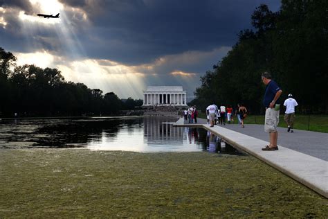 Lincoln Memorial reflecting pool is drained to remove algae - The ...