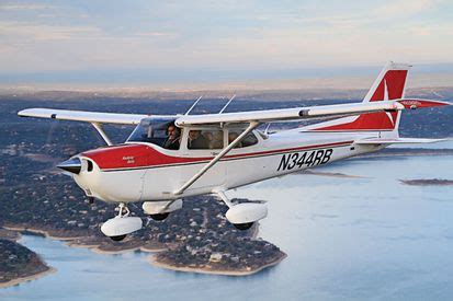 Cessna 172: The World's Favorite Aircraft Cessna 172 Skyhawk, Cessna Aircraft, Pilot Training ...
