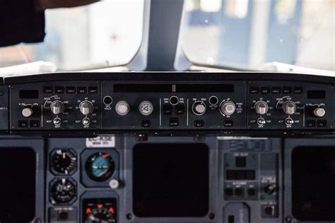 The Difference Between an Autopilot and a Flight Director – Airplane ...