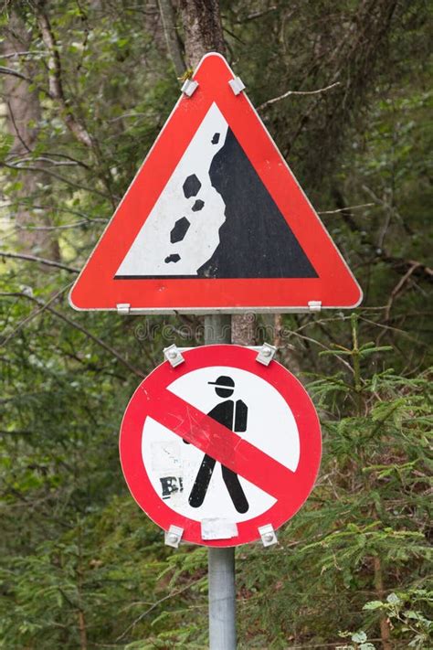 Falling Rocks or Debris Sign Stock Image - Image of danger, road: 101939237