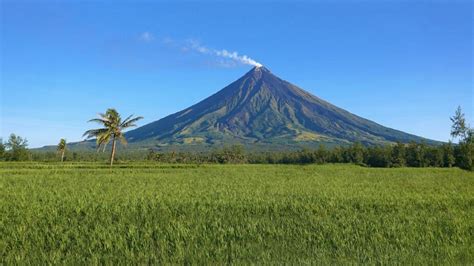 Mayon Volcano: Philippines to evacuate over 18,000 people to safety