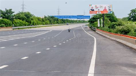 Yamuna Expressway, Delhi Agra Expressway Editorial Stock Image - Image ...