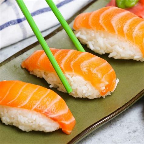 Easy Salmon Nigiri