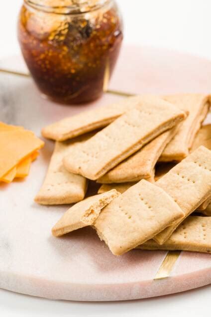 Easy Homemade Peanut Butter Crackers