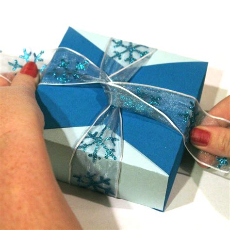 3 under 3 and more: ribbon wrapped box tutorial