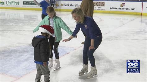 Olympian teaches Springfield preschoolers how to ice skate - YouTube