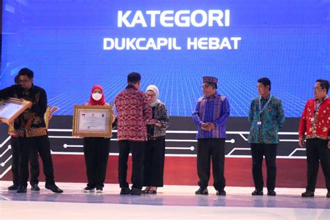 Dukcapil Targetkan 50 Juta Penduduk Indonesia Miliki KTP Digital » DIALEKSIS :: Dialetika dan ...