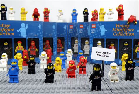 Lego Vintage Minifigures | Vintage Minifigure Revolt!! | Flickr