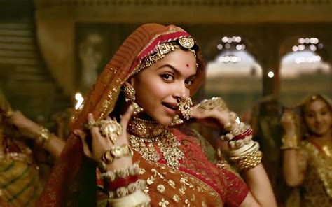 deepika padukones regal entry into the song is breathtaking | Stills of ...