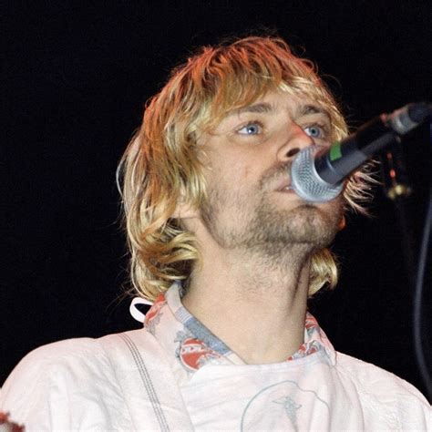 Kurt Cobain at the Reading Festival, Reading, UK. 1992 | Nirvana kurt ...