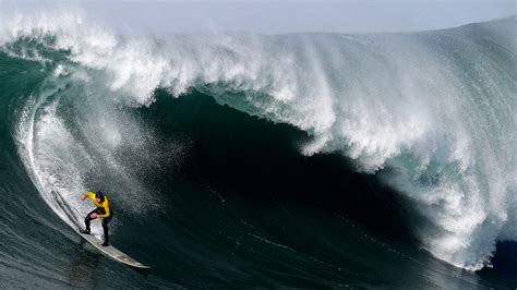 Mavericks, a Premier Surfing Event, Is Canceled Amid Financial Woes - The New York Times