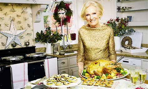 Mary Berry gives her top tips on how to make your Christmas dinner perfect | Daily Mail Online