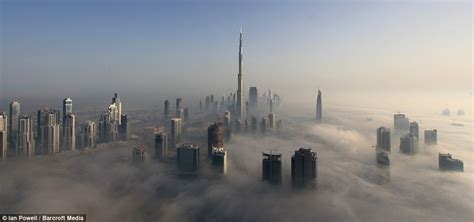 Foto Gedung Pencakar Langit Dubai Yang Menembus Awan Foto-Foto Gedung ...