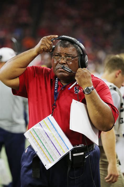 Texans reappoint Romeo Crennel as defensive coordinator