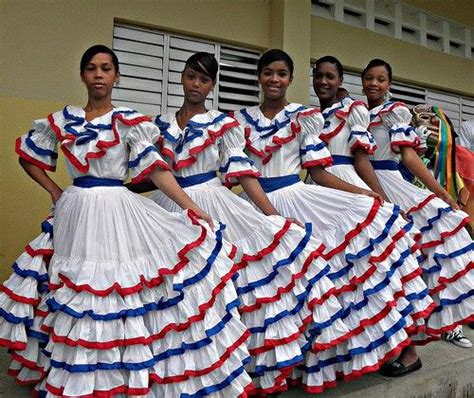 Pin by Evelyn Rabsatt on Disfraces | Dominican republic clothing, Hispanic clothing, Traditional ...