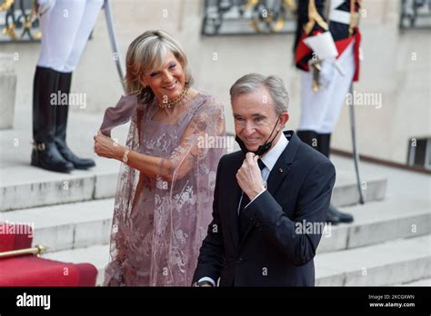 Chairman und Chief Executive von LVMH Bernard Arnault (R) und seine ...